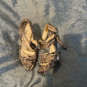Diba Snakeskin Shoes Heels Sandals 4 3/4 size 8M EUC